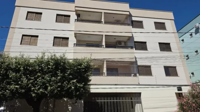 APARTAMENTO SETOR UNIVERSITÁRIO - RIO VERDE - 02 QUARTOS SENDO UMA SUÍTE, 02 VAGAS COBERT.