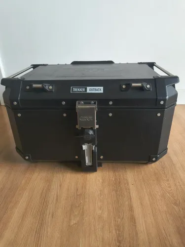 Baú Givi trekker outback original 58 litros e rack traseiro