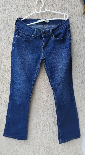 Calça feminina Levis