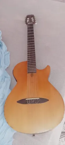 Anúncio de violão