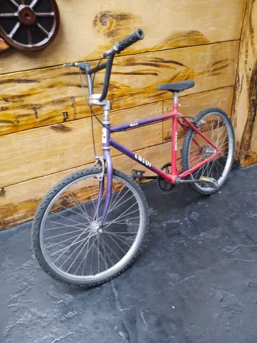 Bicicleta caloi cruiser aro 24 antiga. 