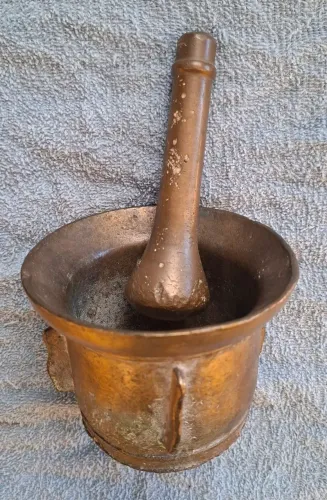 Pilão de bronze antigo