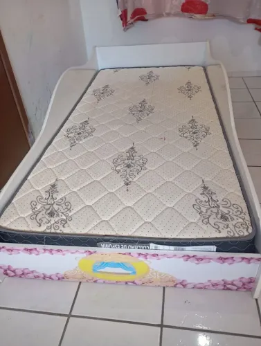 Vendo cama de criança completa, bem conservada