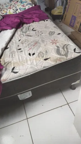 Cama casal usada