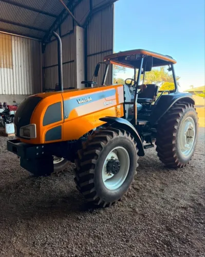 Trator Valtra BM110 08/08 - Compre parcelado