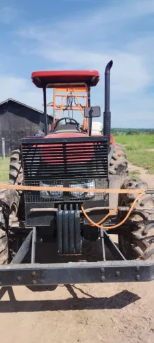 Trator  marca Case, Farmal 80 sem Gabine 