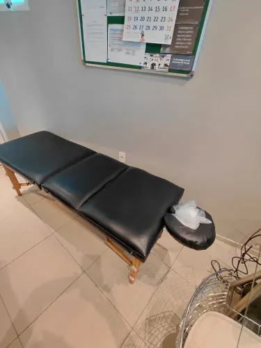 MACA DE MASSAGEM DOBRAVEL PORTATIL COM ESTRUTURA DE MADEIDA