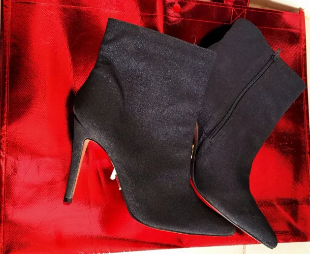 N:38 Bota feminina preta brilhante