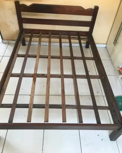 cama de casal de madeira sem colchão