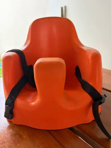 Vendo Cadeira Infantil de Alimentação