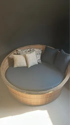 Chaise Redondo em Fibra Sintética