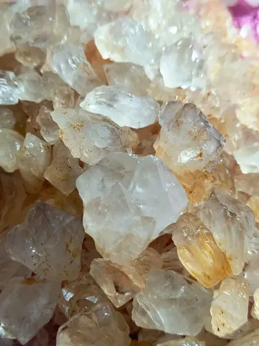 Cristais naturais de citrino