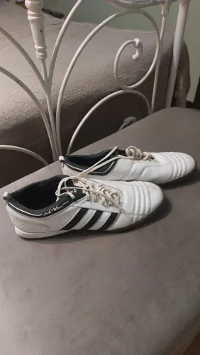 Tenis importado Adidas Adinova n°45 estilo chuteira