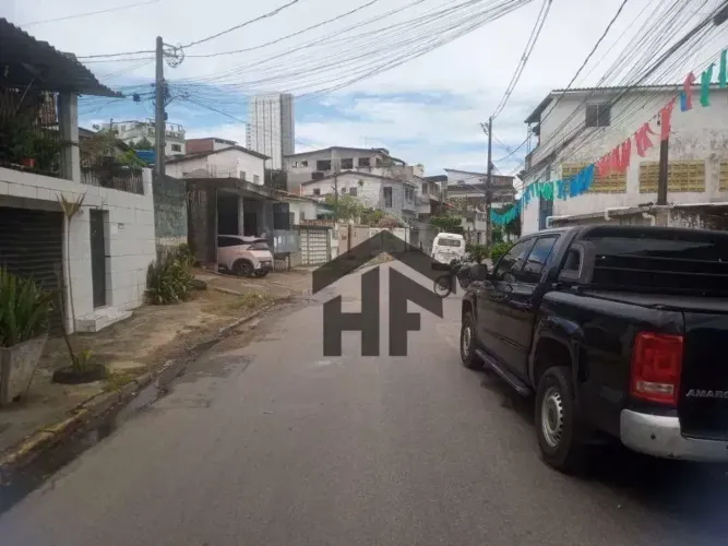 Casa Residencial ou Comercial, no terreno de 338m², com 5 quartos, localizada no Alto do M