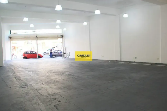 Exelente Salão Comercial Rudge Ramos a 200 metros da matriz com 4190 area util com 4 salas