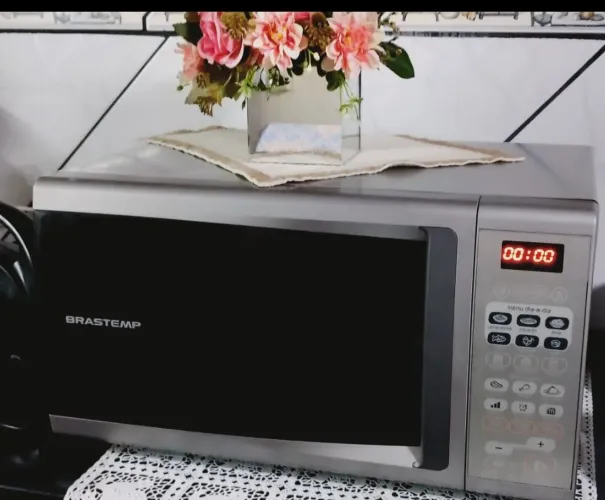 MICROONDAS BRASTEMP 30 LITROS PRATA POR FORA BRANCO POR DENTRO LER BEM O ANÚNCIO