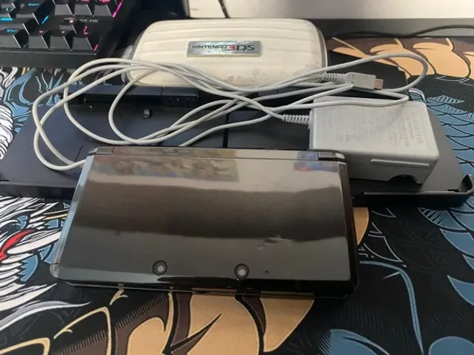 Nintendo 3DS Cosmo Black Desbloqueado + Case + Carregador + 20 Jogos Originais + R4 Gold 