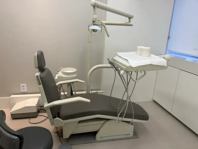 VENDE -SE CADEIRA ODONTOLÓGICA DABI ATLANTE CROMA