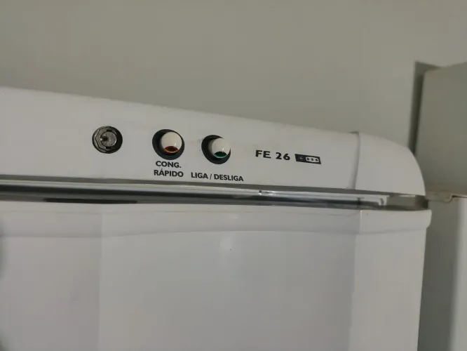 Freezer vertical Eletrolux FE26 7 gavetas