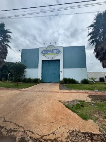 BARRACÃO DE 300 M2 - COM 2 REEFEL DE 6 PÉS (REFRIGERADOS)