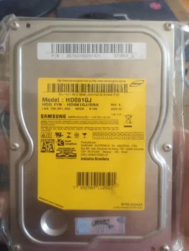HD Samsung de 80 GB, conexão SATA.