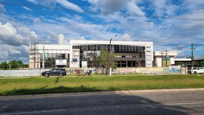 PRÉDIO COMERCIAL COM 6.000 M2.
