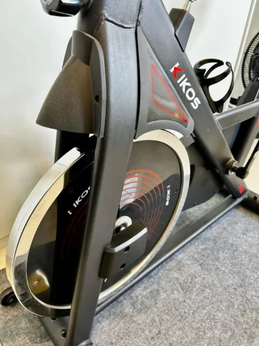bicicleta spinning kikos f5i preta