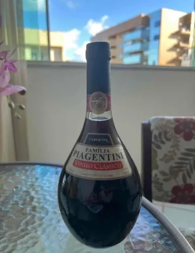 Vinho de colecionador Família Piagentini tinto seco safra 2005