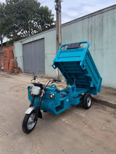 Triciclo com carreta basculante elétrica carretinha agrícola  (novo)