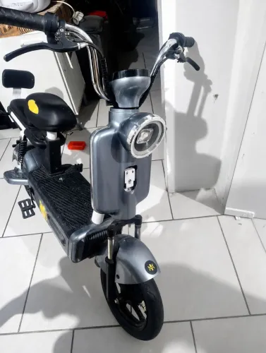 Scooter elétrica 