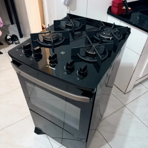 Fogao electrolux preto muito novo 