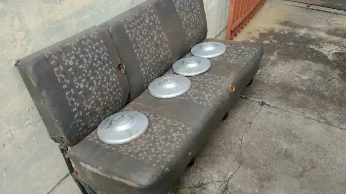 Banco e calotas para kombi