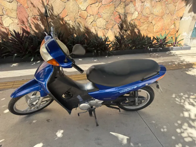 Honda biz 100 + partida elétrica e a pedal , totalmente revisada.