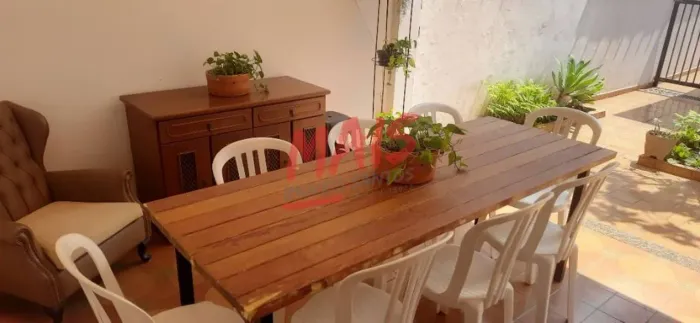 Casa térrea com 4 quartos e edícula para alugar, 167 m² - Embaré - Santos/SP