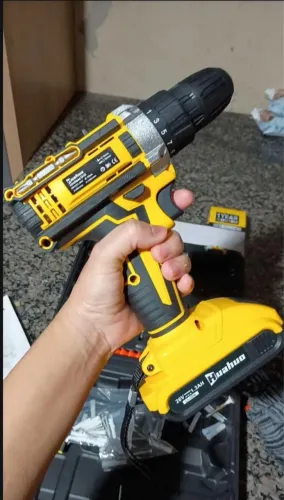 Parafusadeira completa com maleta e acessorios por apenas R$249,99 hoje confere