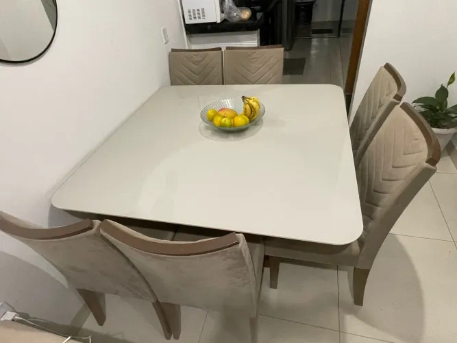 Mesa 1.36x1.36 Tampo Vidro 8 lugares com 6 cadeiras