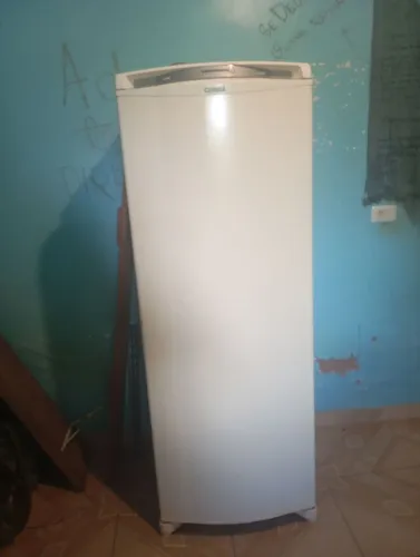 Vendo geladeira Frost Free em bom uso