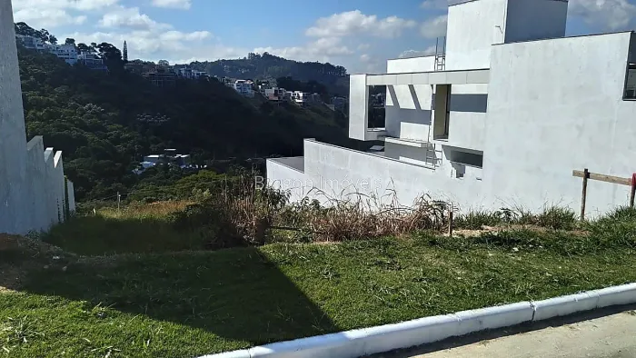 Lote com 510 metros quadrados para venda no Condomínio Portal do Aeroporto em Juiz de Fora