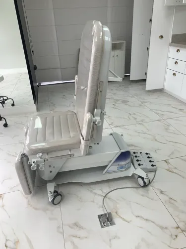 CADEIRA PARA EXAMES E PROCEDIMENTOS UNIQUE G STD JUMAS 127/220 VOLTS