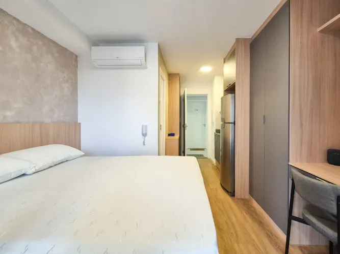 Apartamento mobiliado para locação no Brooklin 25m² com sacada e lazer completo.