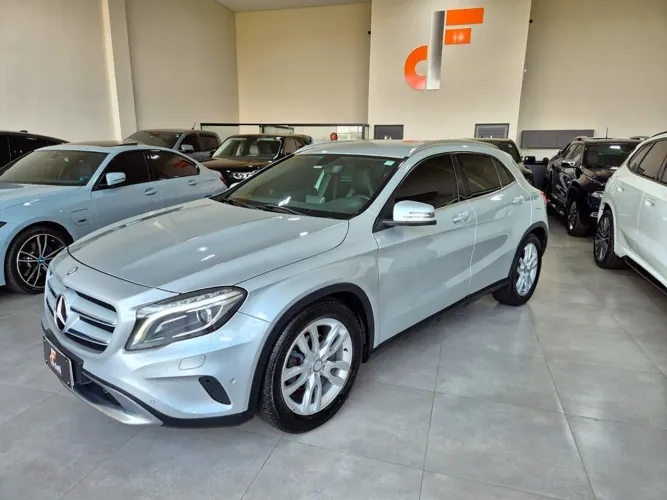Mercedes-Benz GLA 200 Adv. 1.6/1.6 TB 16V Flex Aut. 2015