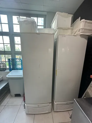 Geladeira/Freezer tripla ação Fricon 220v 569litros