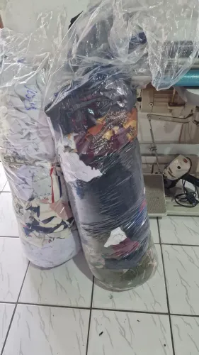 Retalhos diversos para Saco de Pancadas de Academia e Artesanatos.Valor 1 real o kilo.