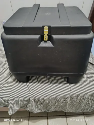 Baú de 80litros nunca usado não acompanha o suporte $200 reais