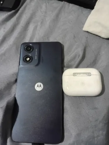 Vendo moto g04s 128gb trincado afeta nada mais fone de iPhone.