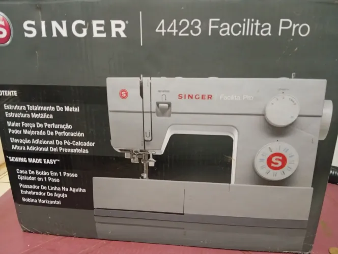 Máquina Singer 4423