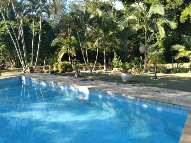 CHÁCARA COMPLETA COM 13.000M², PISCINA, CAMPO E 2 SUÍTES!
