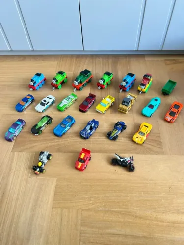 Coleção de 24 Carrinhos, Trenzinhos Thomas e Seus Amigos e Moto
