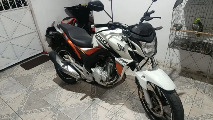 Vendo Honda CB Twister 2017