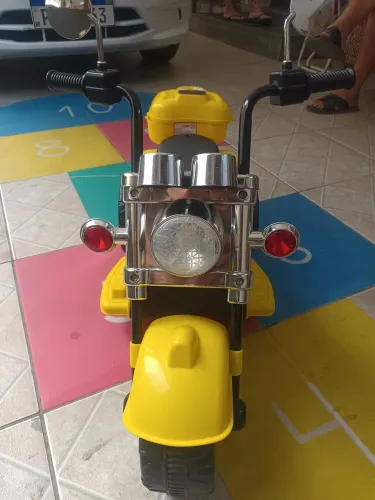 Mini Moto Elétrica Infantil Zippy Toys (modelo Harley / Chopper 6V) na cor amarela